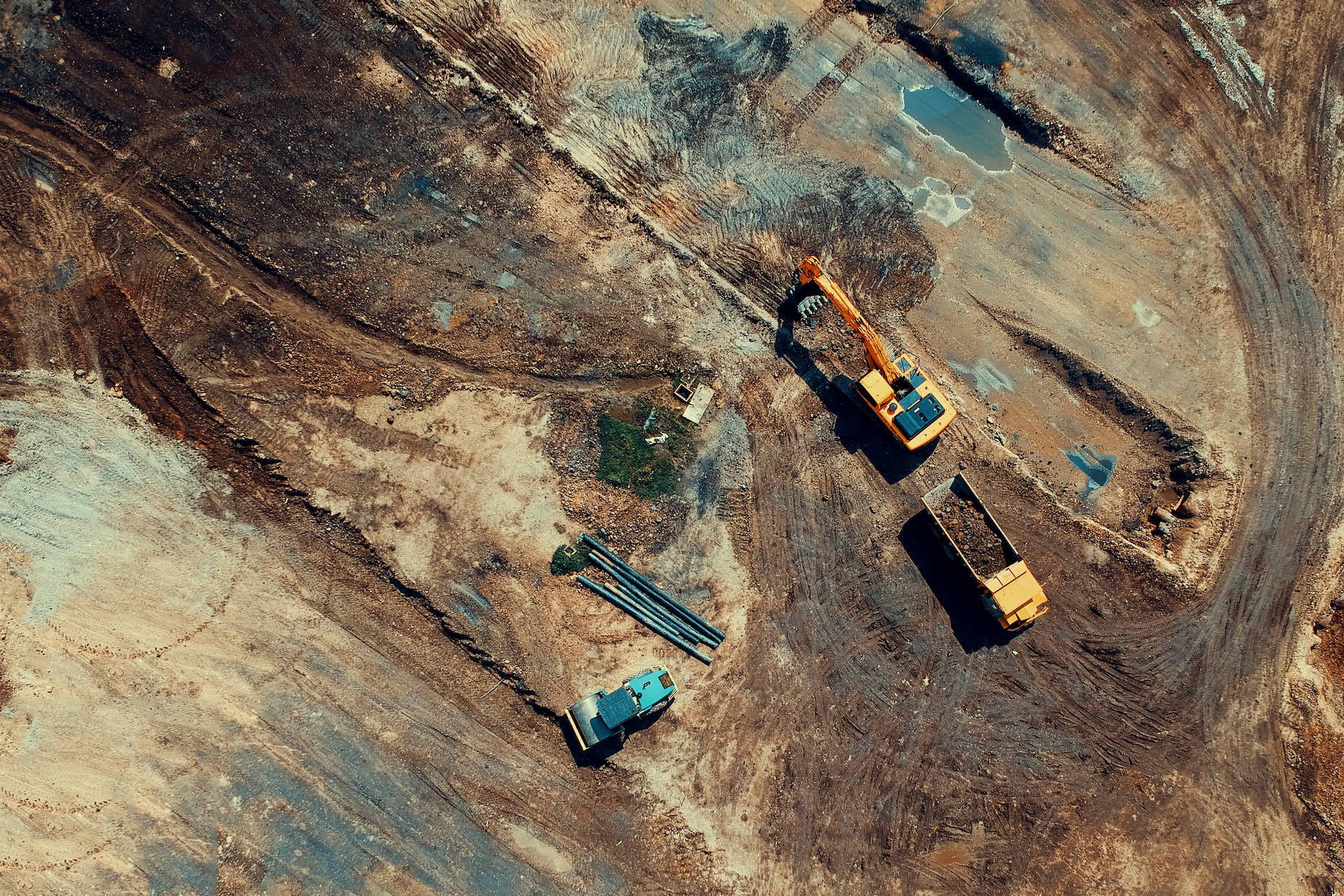 aerial photo of heavy equipments